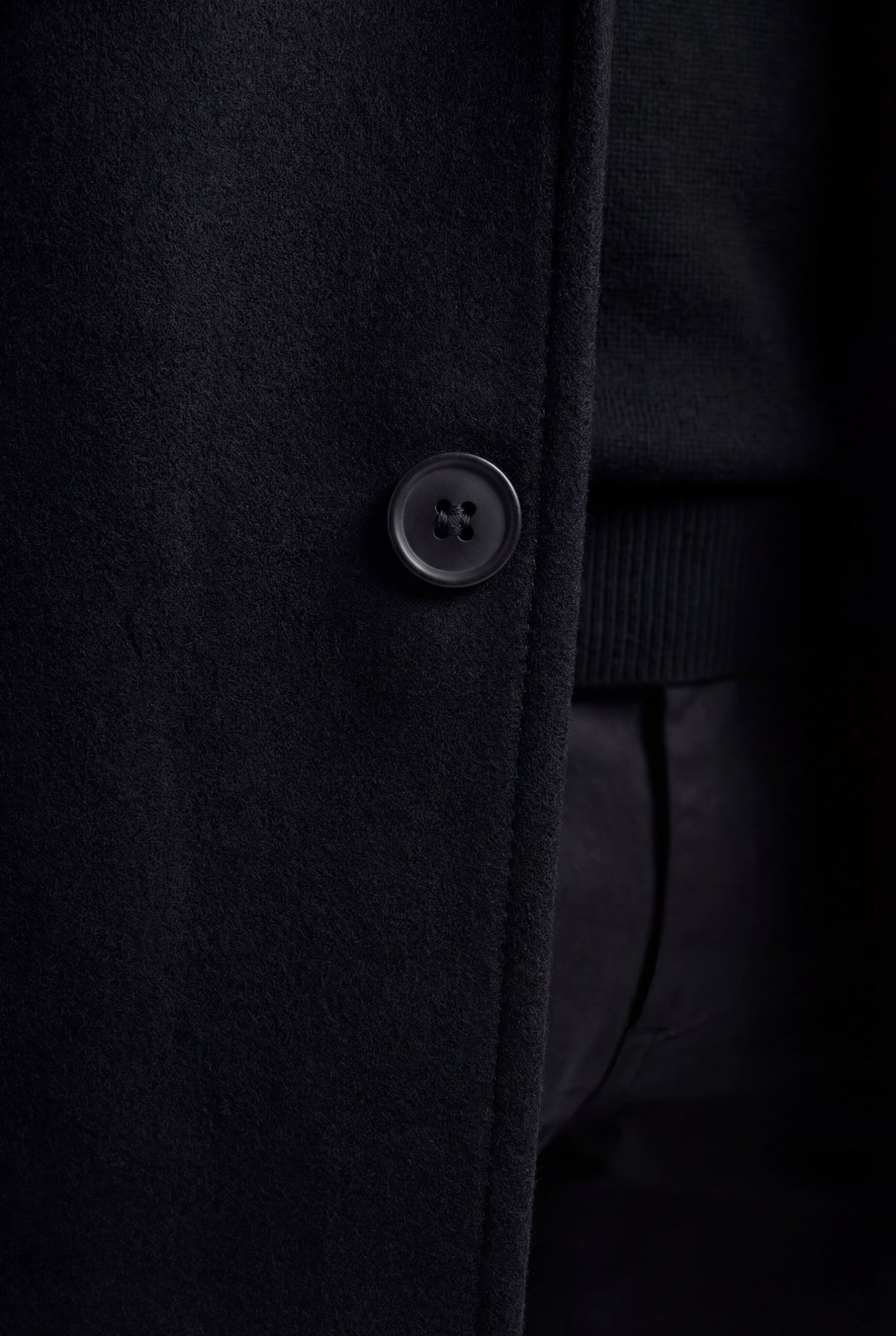 Herre enkeltradet sort frakke med revers og knaplukning - Coat - Valmont Wear