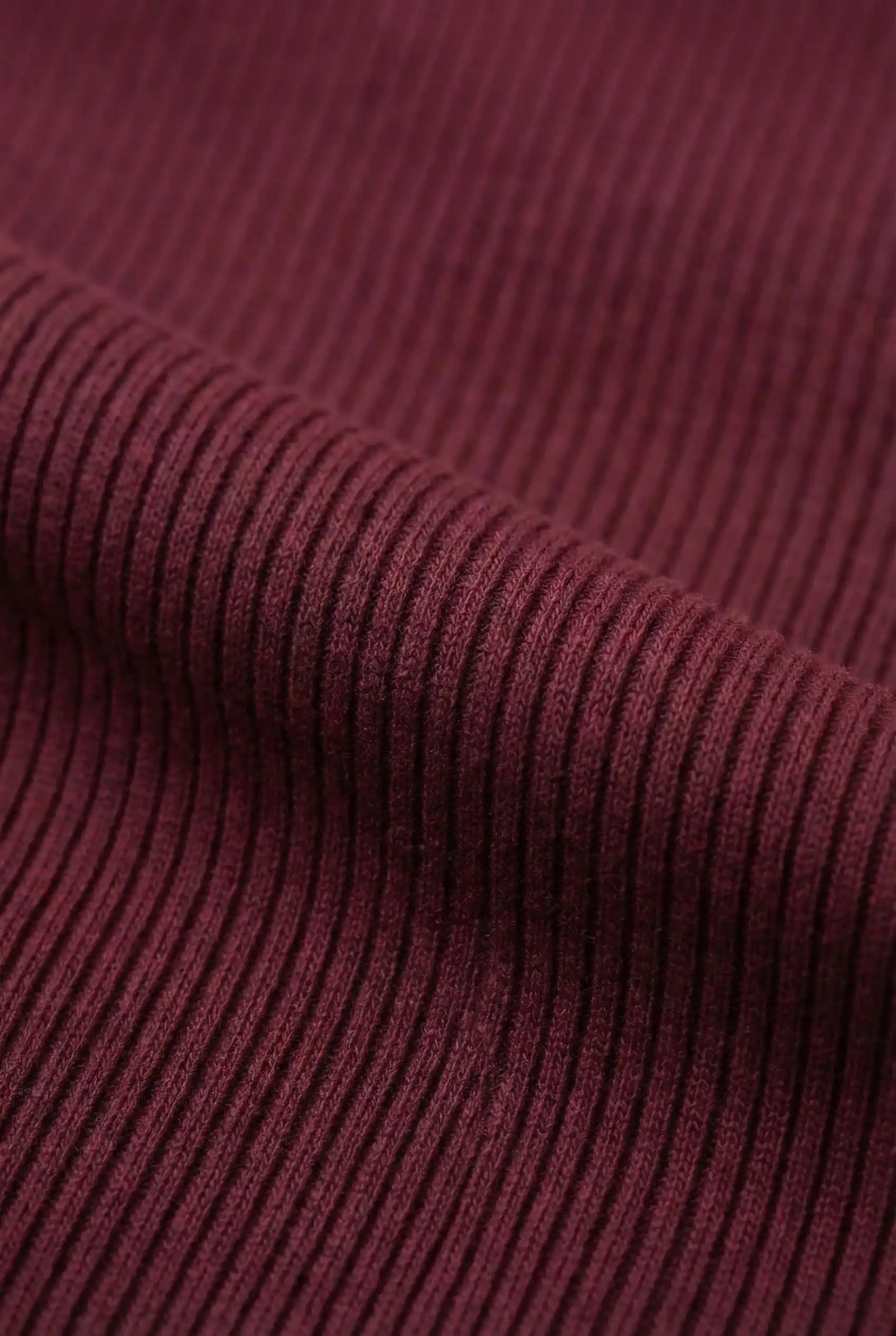 Ribstrikket Mock Neck T-Shirt Herre Slim Fit – Bordeaux