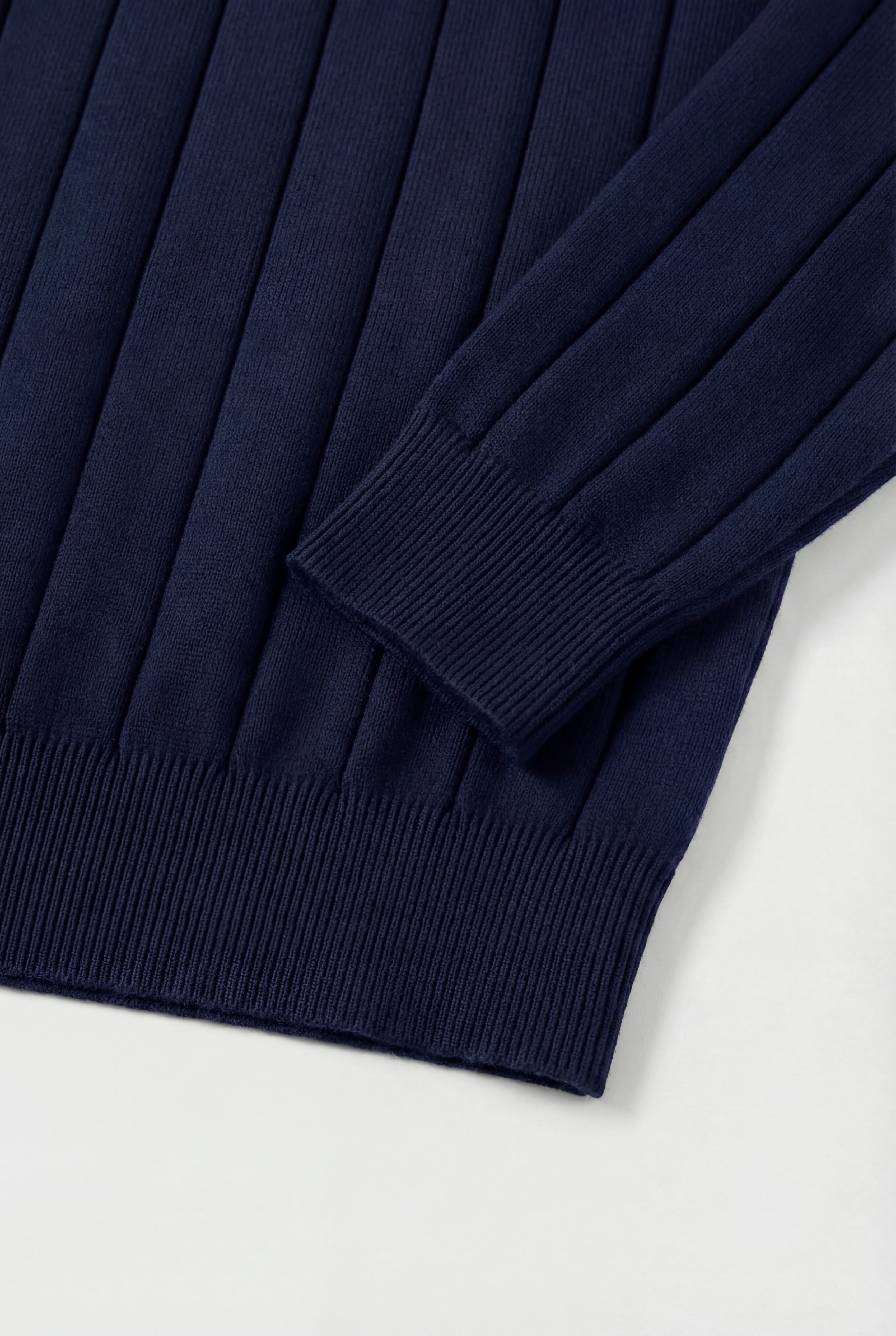 Ribstrikket herresweater med rund hals – Langærmet, navyblå