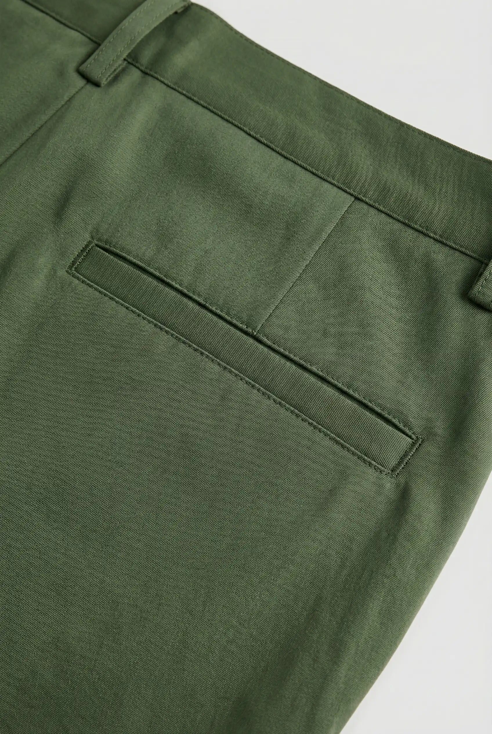 Herreshorts med læg og lommer – grøn og alsidige