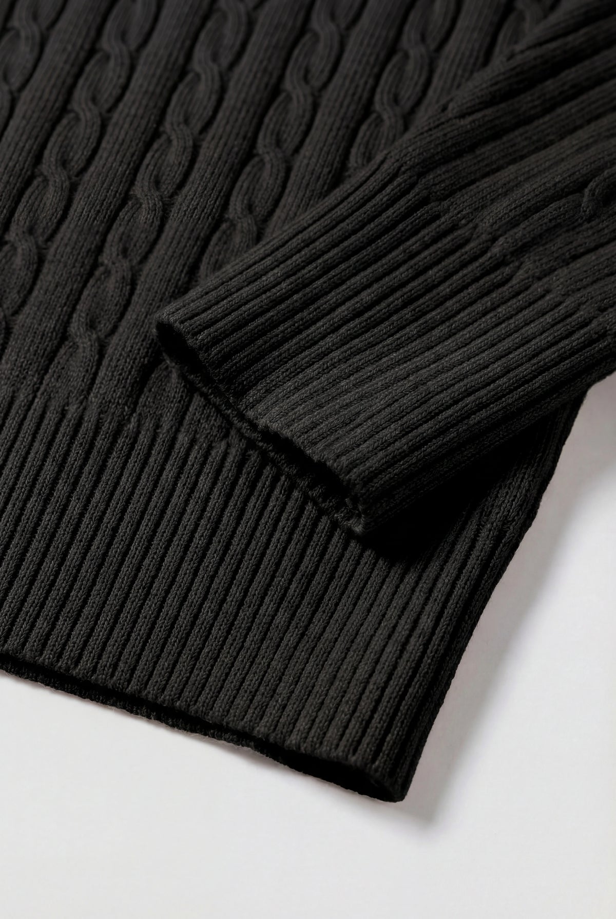 Herre rullekravesweater i kabelstrik med regular fit - Sort - Sweater - Valmont Wear