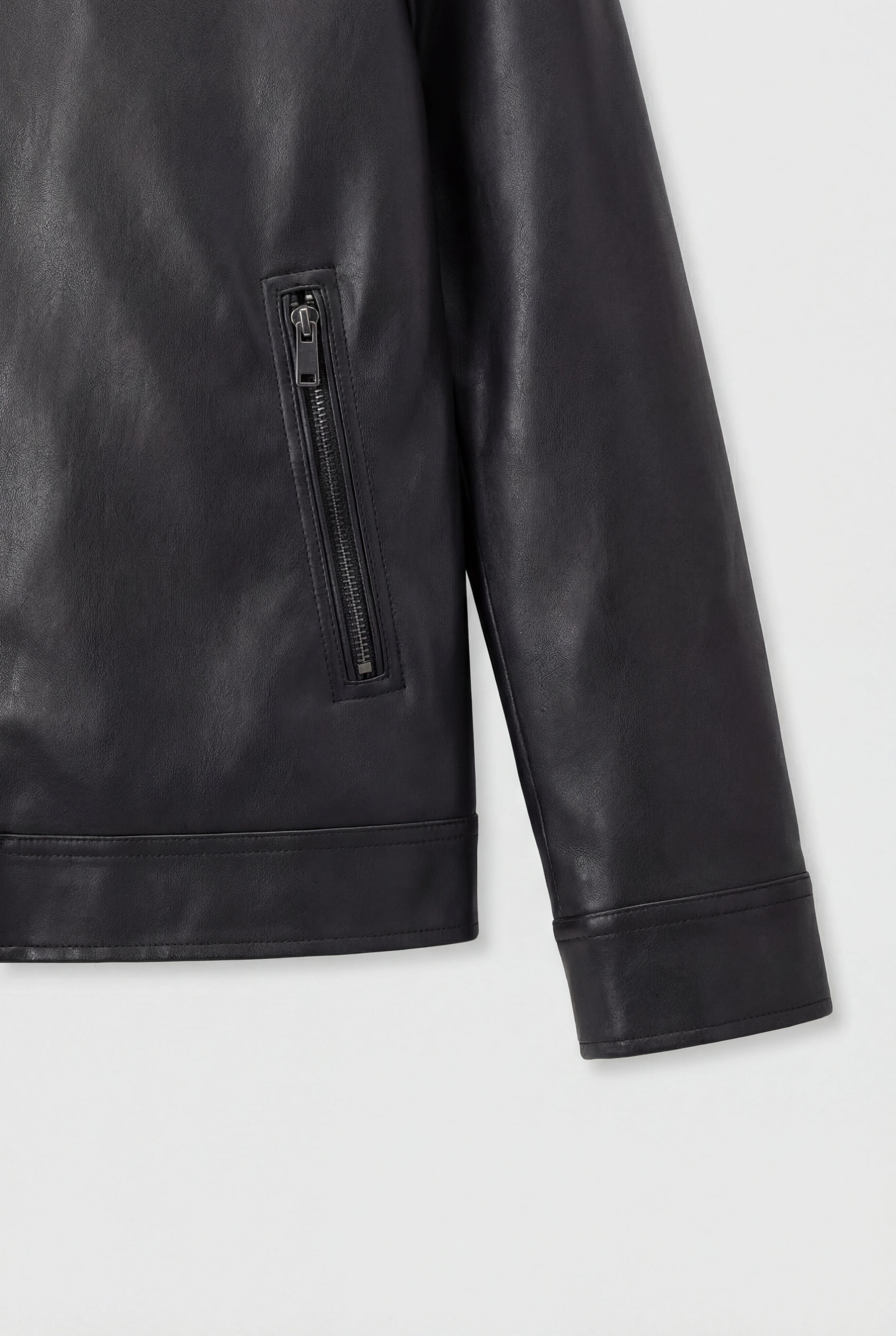 Herrejakke med læderlook og lynlåslukning – Sort