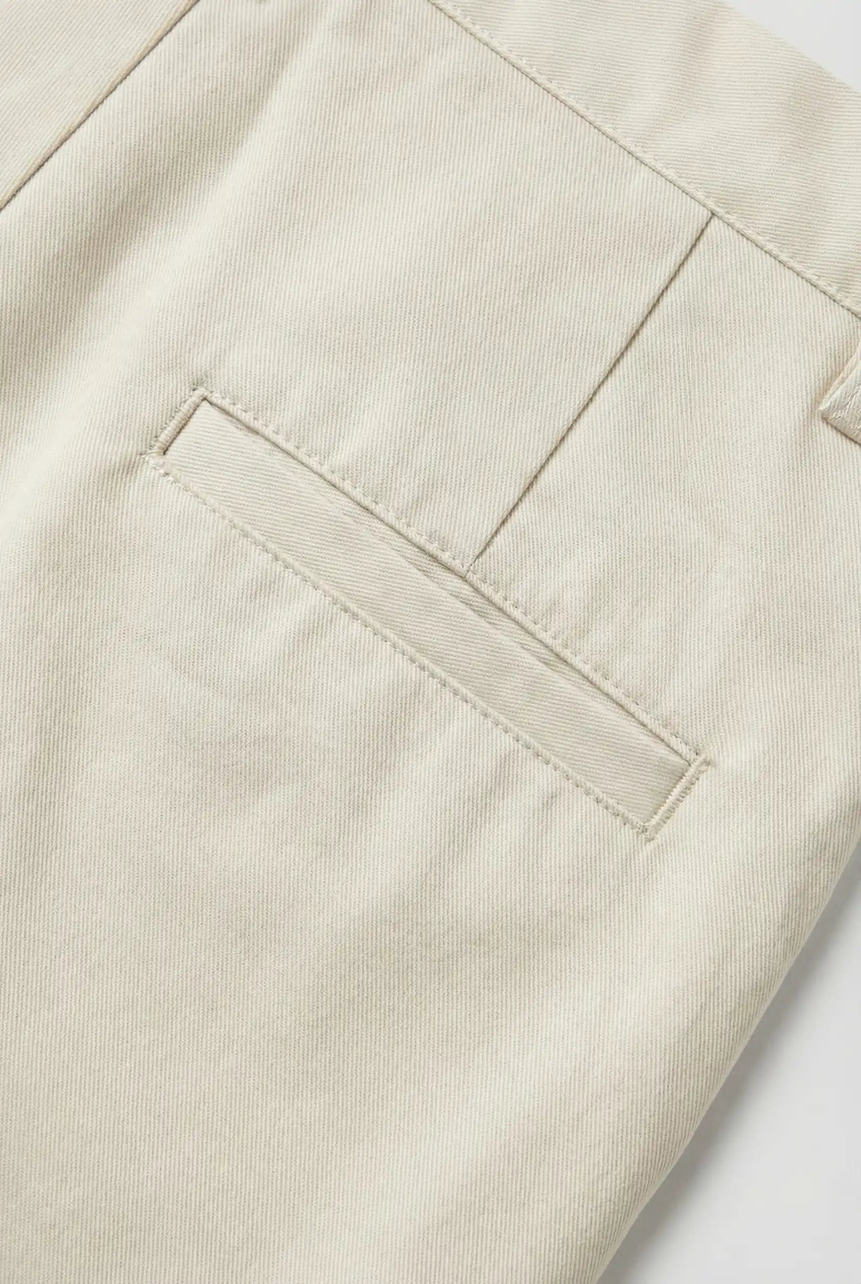 Herreshorts med læg og lommer – offwhite og alsidige