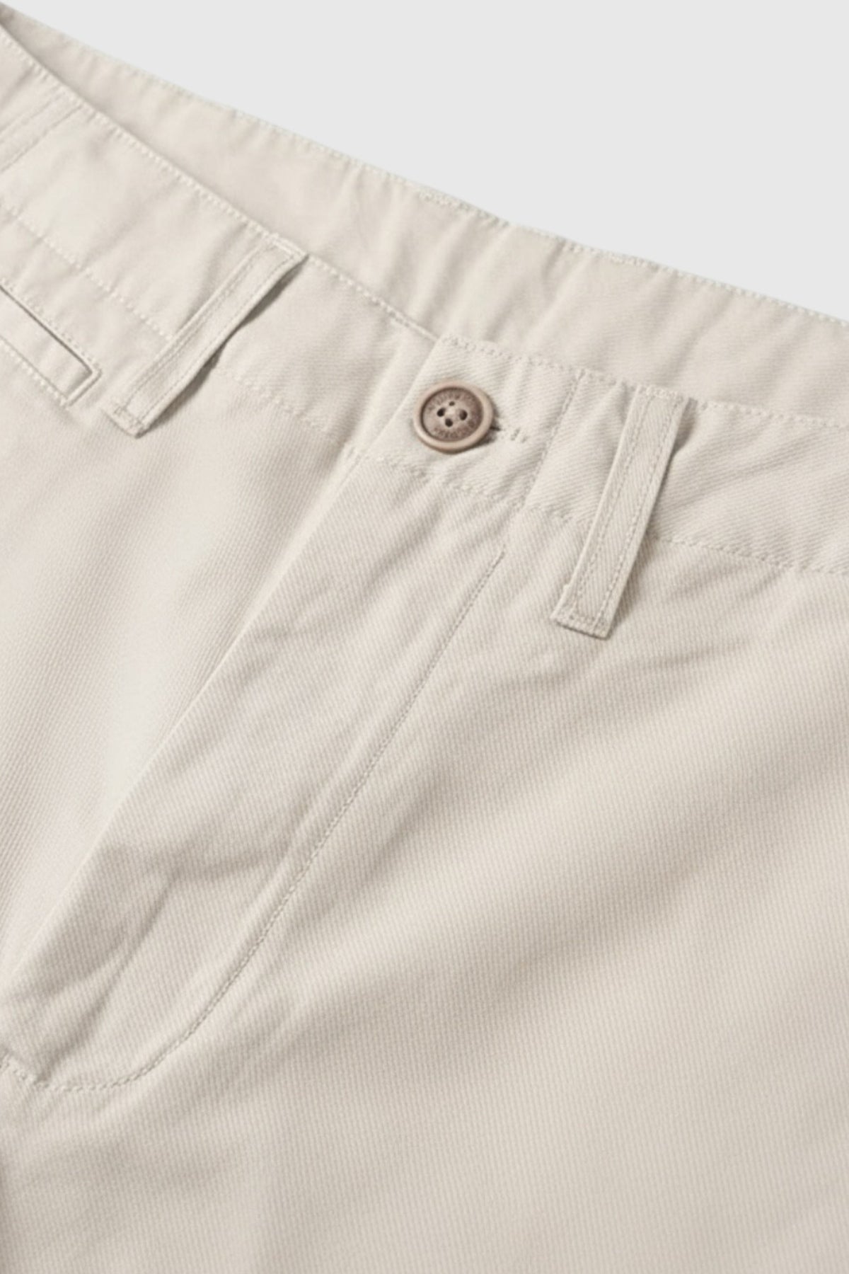 Herre Chinos i Sandy Beige - Løs Pasform - Sand - Chinos - Valmont Wear