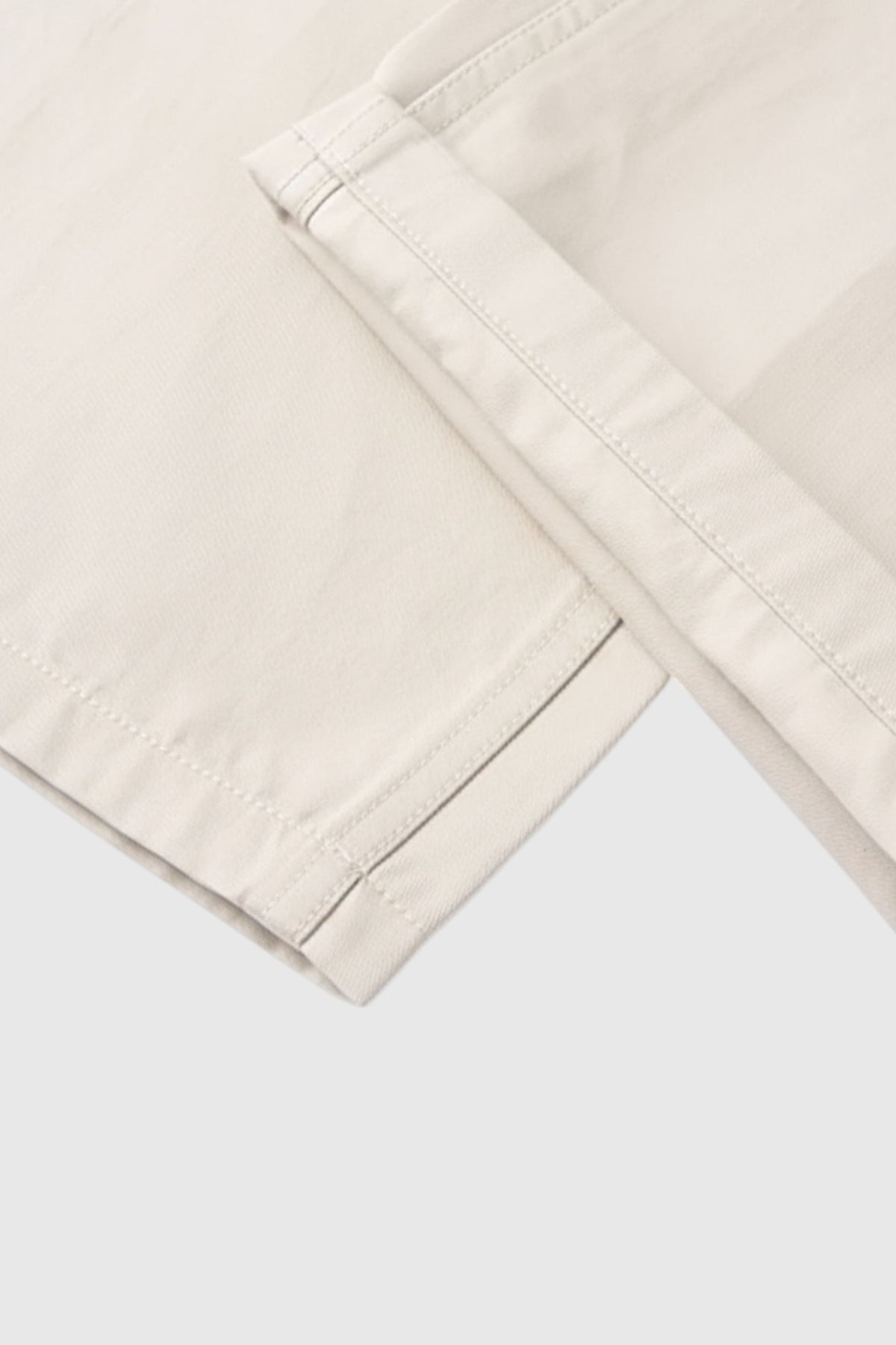 Herre Chinos i Sandy Beige - Løs Pasform - Sand - Chinos - Valmont Wear