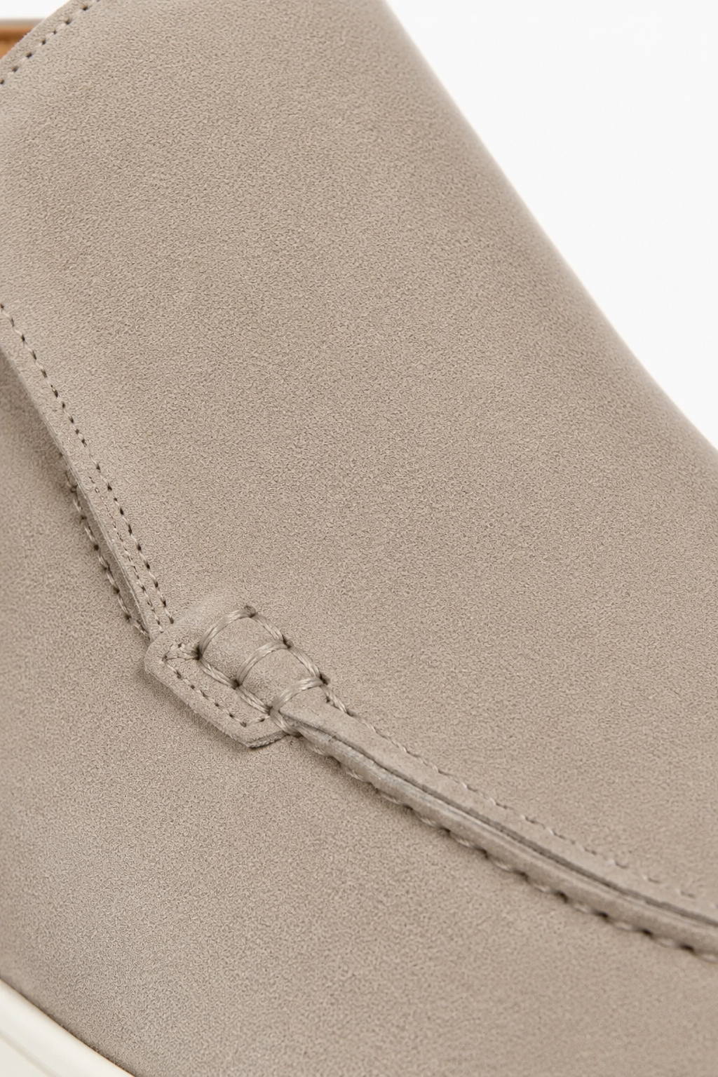 Herre Loafers i Greige Ruskind – Komfortable Slip-On Sko til Mænd - - Boots - Valmont Wear
