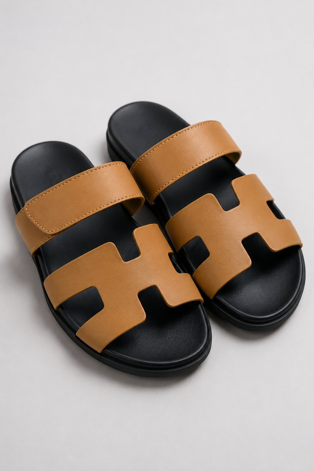 Herresandaler i Brun Læder - H-Cut Slip-On Design til Mænd - - Sko - Valmont Wear