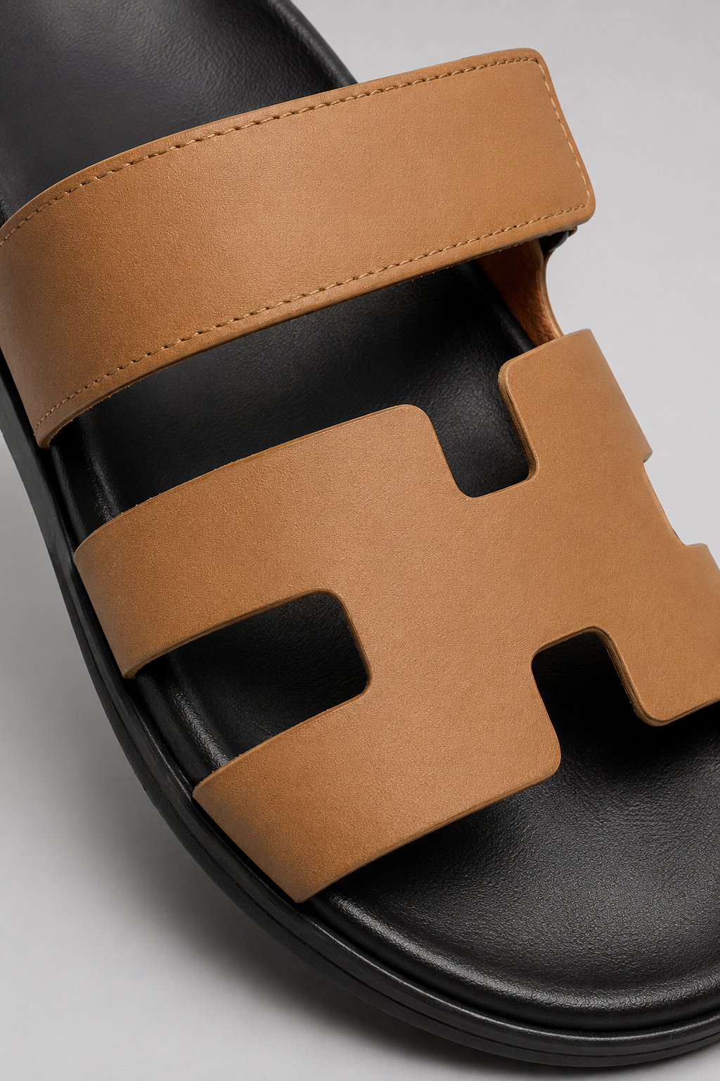 Herresandaler i Brun Læder - H-Cut Slip-On Design til Mænd - - Sko - Valmont Wear