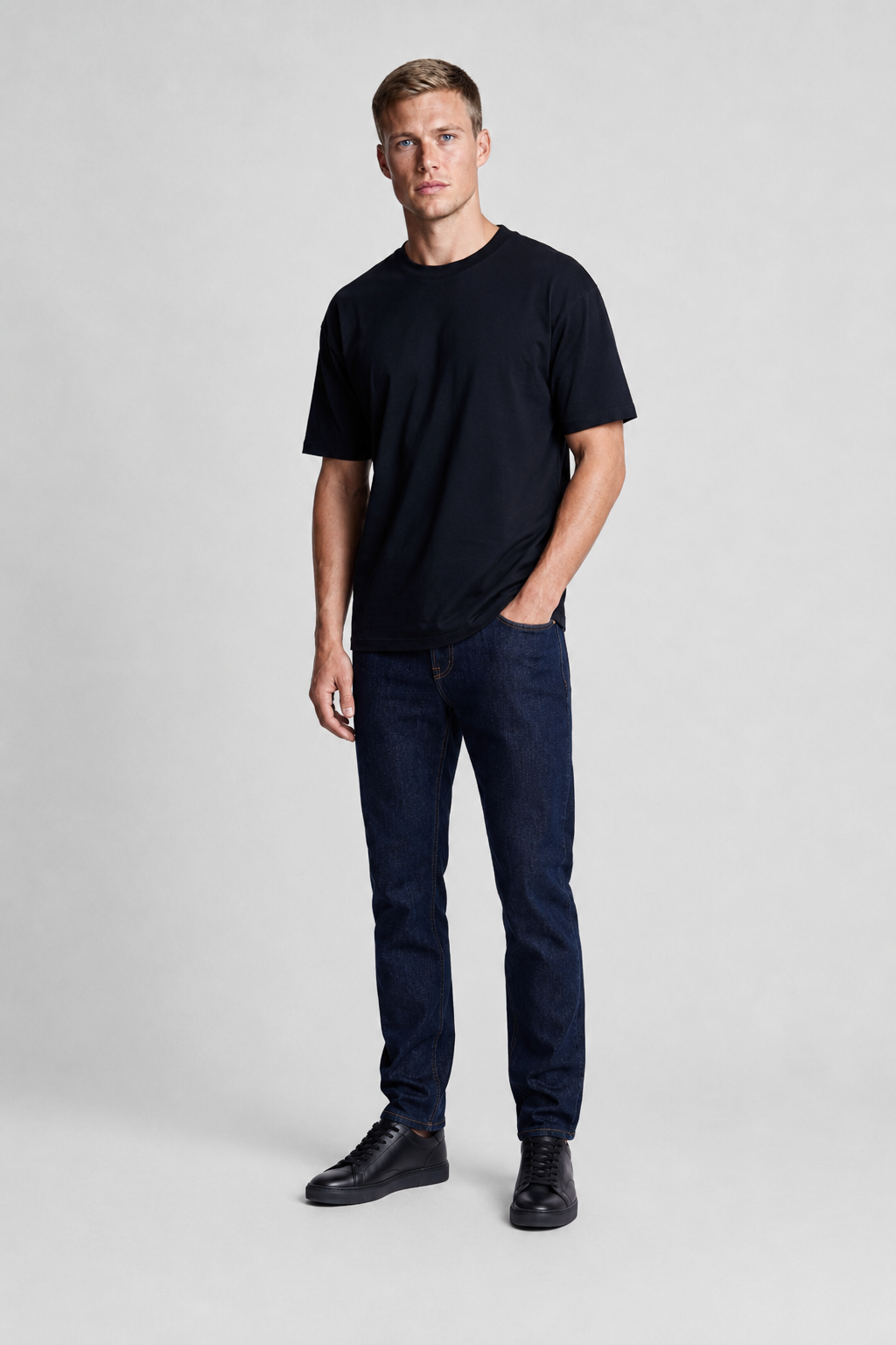 T-Shirt til Mænd - Sort - Blød Bomuldsblanding - Kortærmet Rund Hals - - Herre T-shirts - Valmont Wear