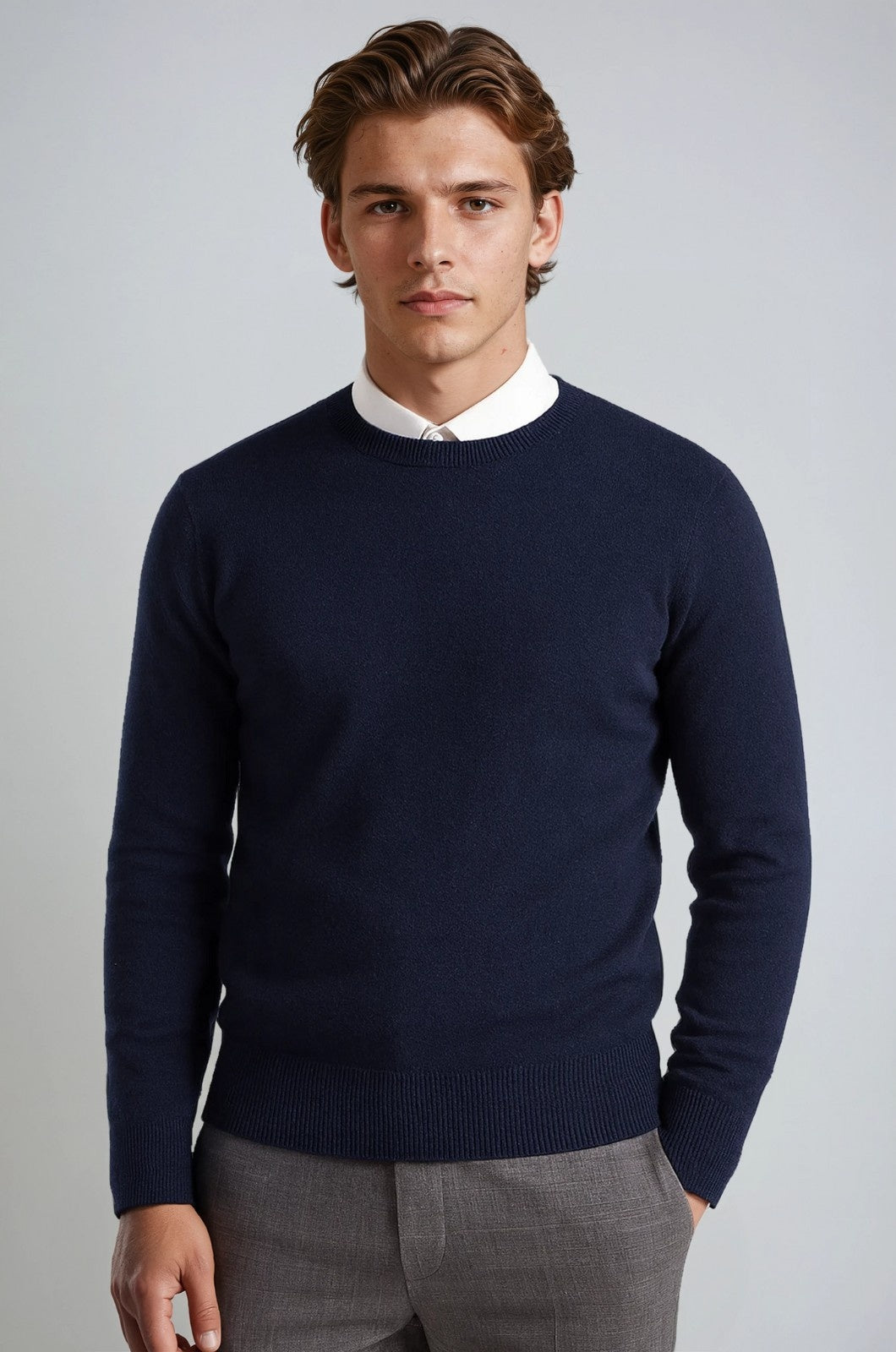 Herre Klassisk Crew Neck Pullover Sweater – Ensfarvet, Ribdetaljer, Casual Fit – Navy - Navy Blue - Sweater - Valmont Wear