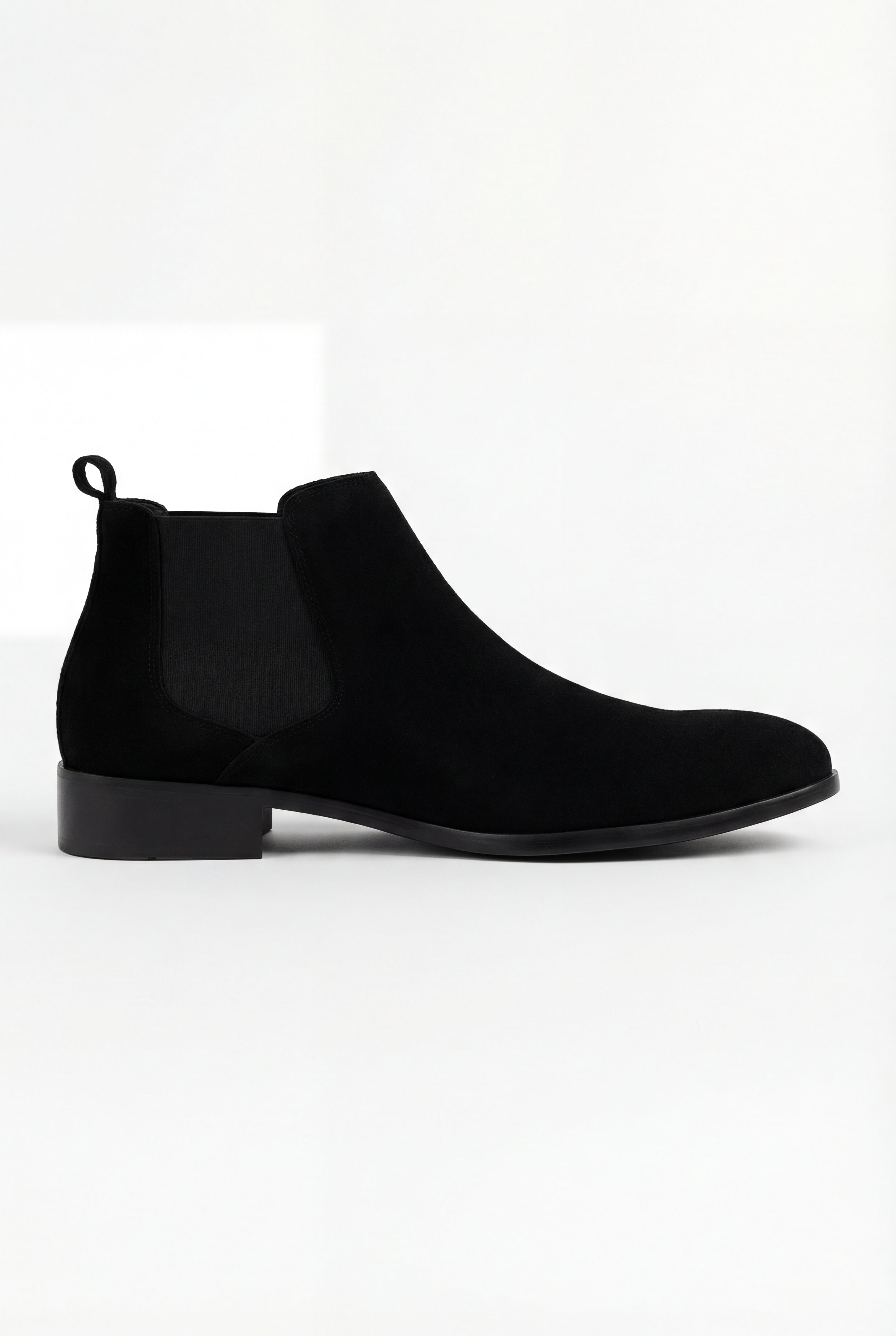 Minimalist Slip-On Chelsea Boots – Sort Ruskind-look, Elastiske Sidepaneler, Flad Hæl