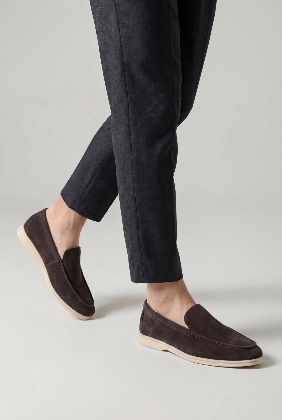 Mokkasiner til Mænd: Chokoladebrune Ruskind Loafers - Komfortable Herresko - - Loafers - Valmont Wear