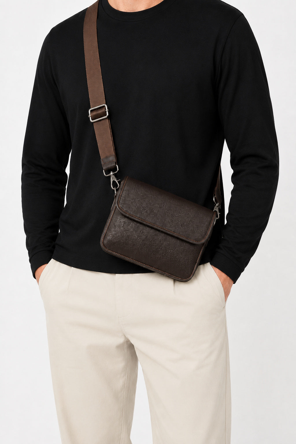 Brun crossbody-taske til mænd med justerbar rem - - Taske - Valmont Wear