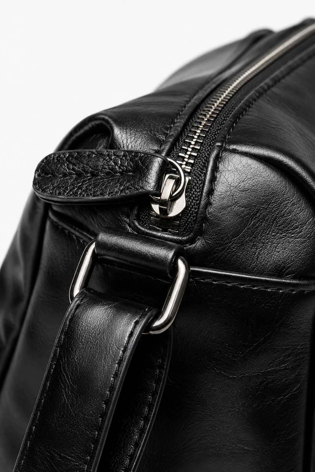 Sort Crossbody-taske til Herre – Justerbar Skulderrem og Indvendige Lommer