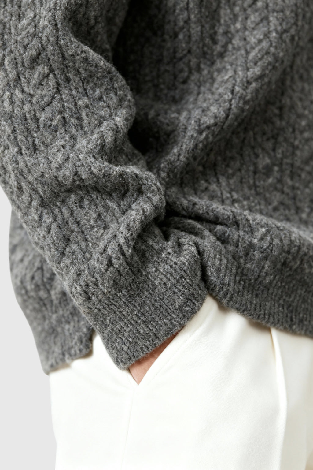 Herrestrik – Kabelstrikket Sweater med Lille V-Hals – Taikoo Gray
