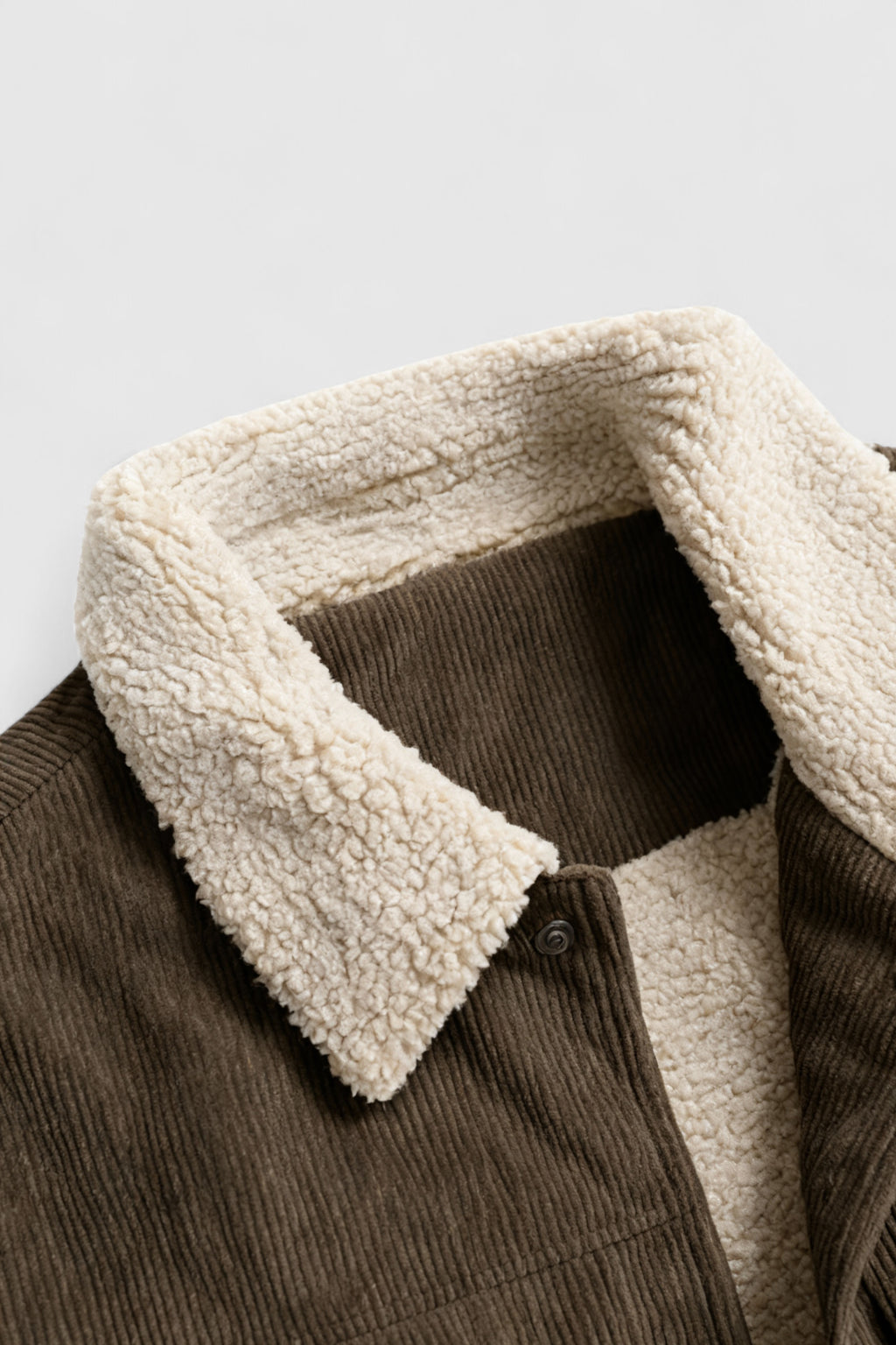 Herrejakke i fløjl med sherpa-krave og trykknapper - Kaffebrun - - Jakker - Valmont Wear