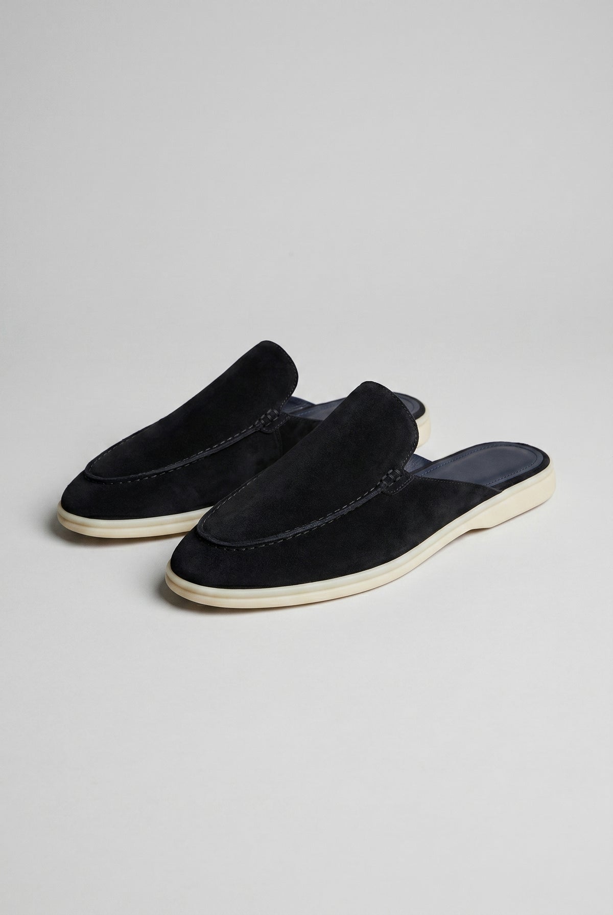 Mule Loafer in Black Suede