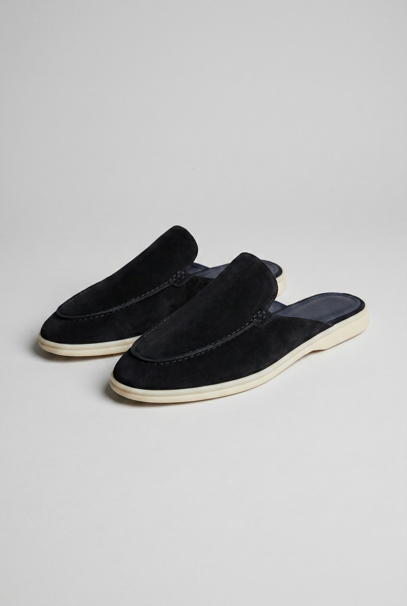 Mule Loafer in Black Suede