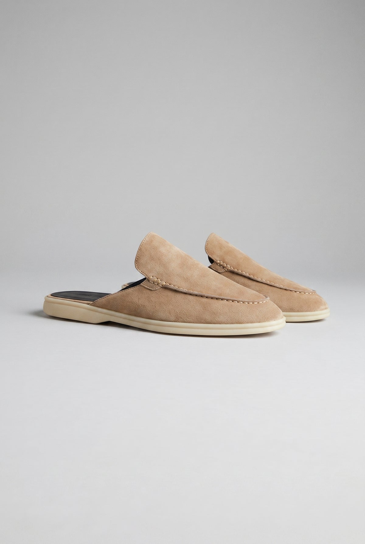 Mokassin-Slipper aus sandfarbenem Rindsleder