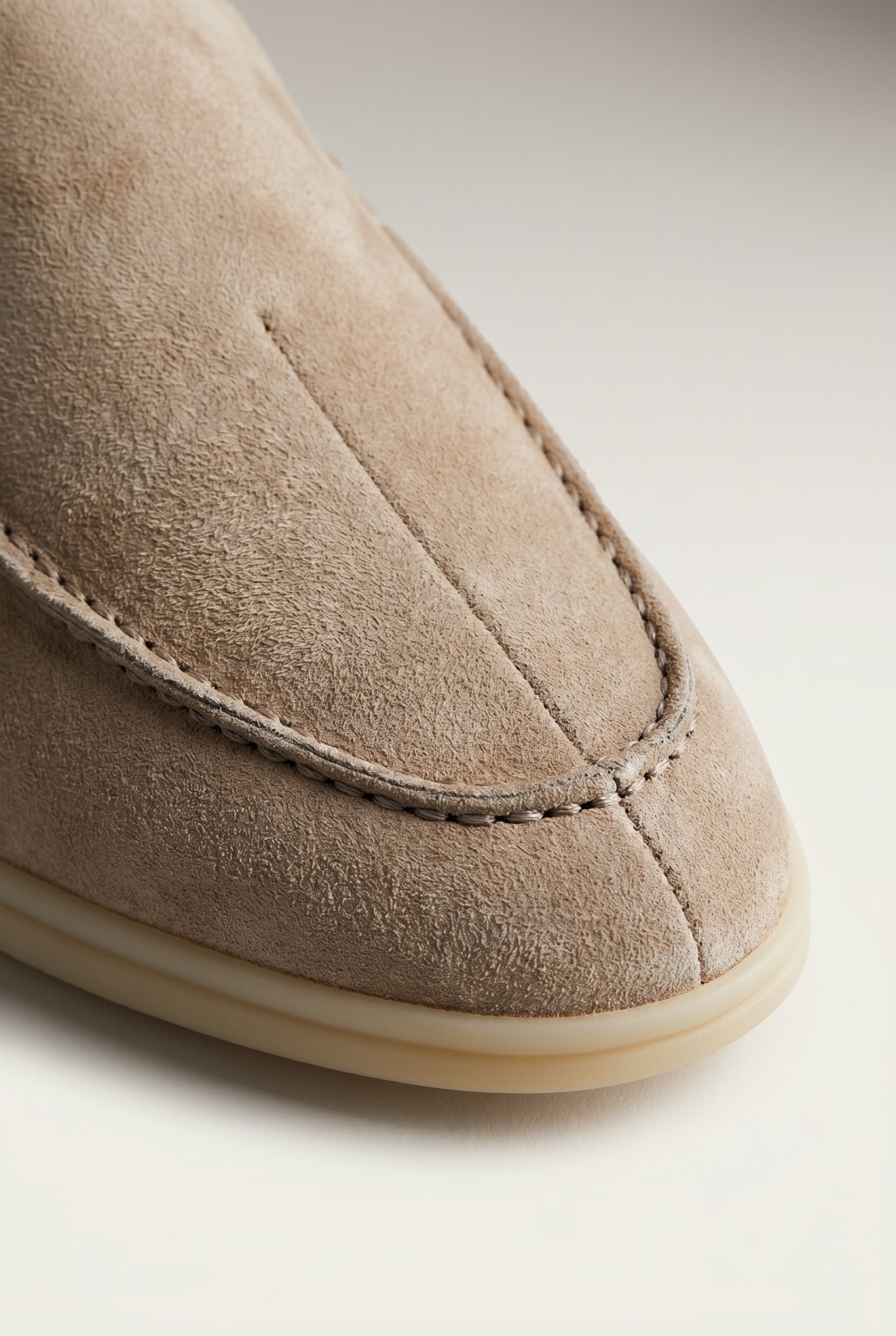Mokassin-Slipper aus sandfarbenem Rindsleder