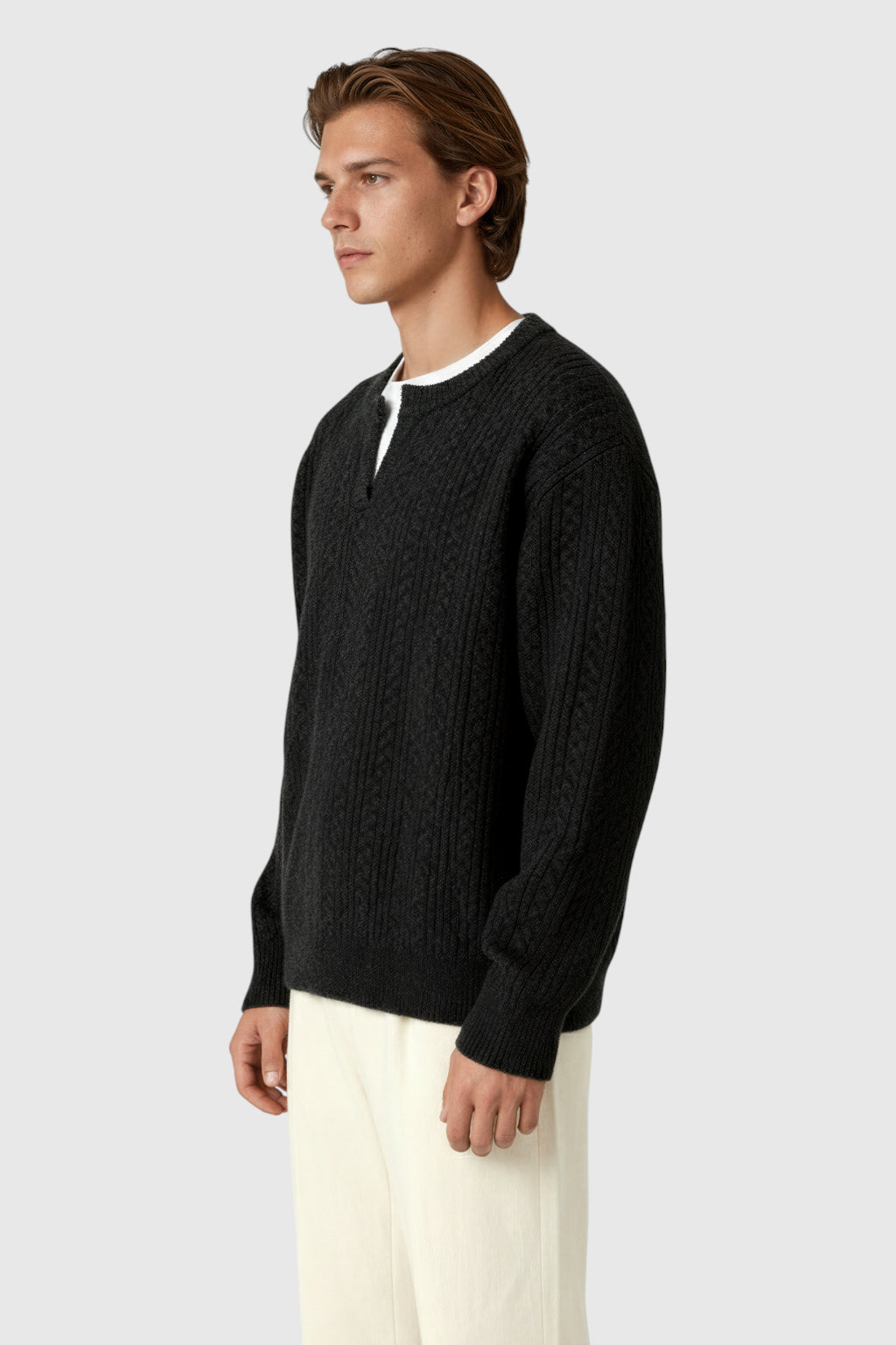 Herrestrik - Kabelstrikket Sweater med Lille V-Hals - Graphite Black - Sweatre - Valmont Wear