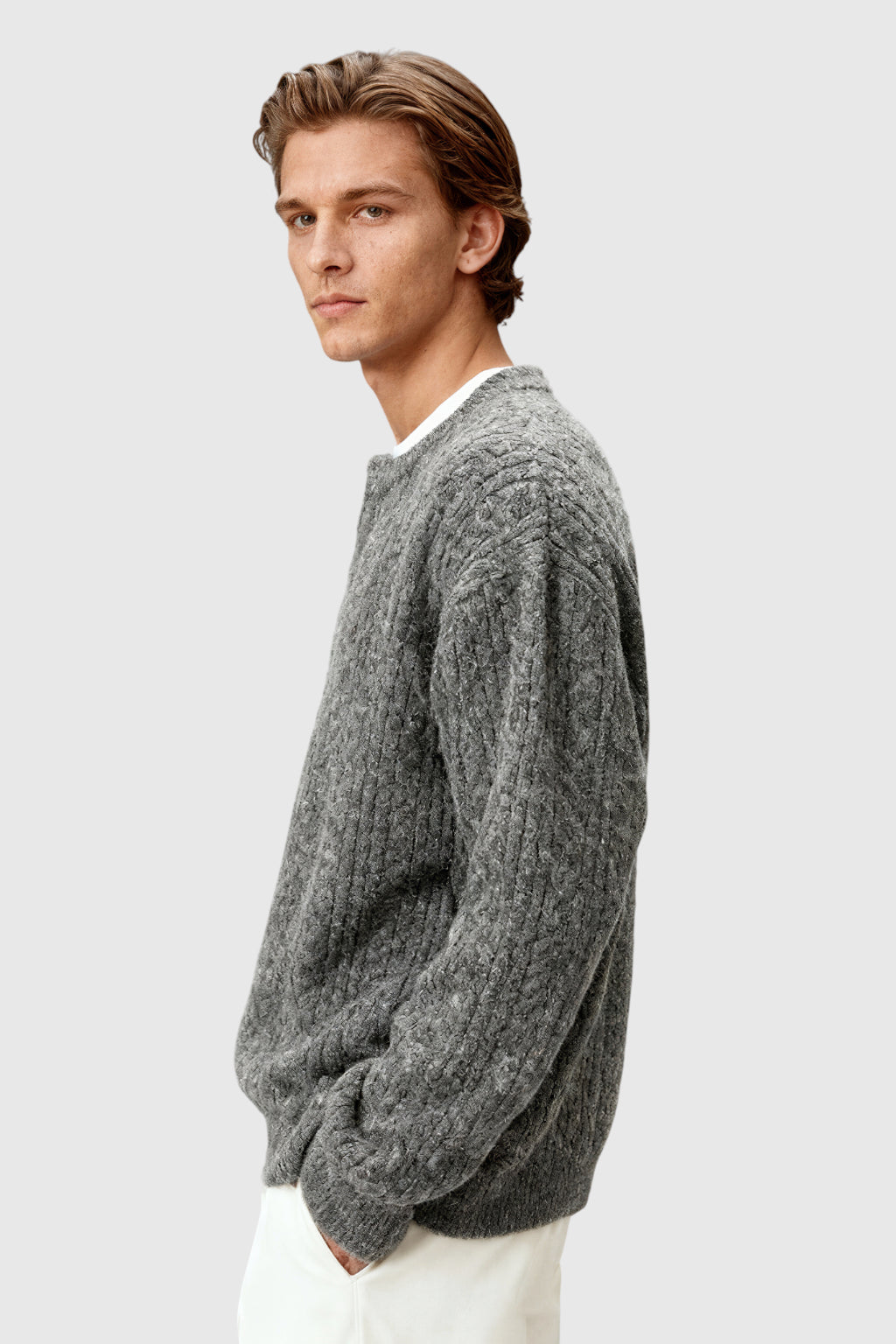 Herrestrik – Kabelstrikket Sweater med Lille V-Hals – Taikoo Gray