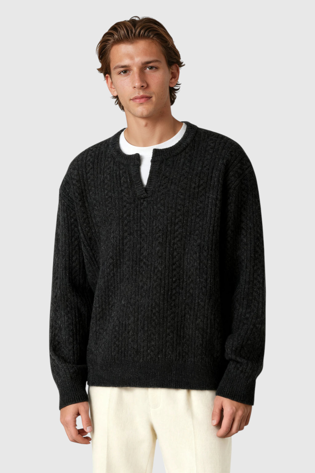 Herrestrik - Kabelstrikket Sweater med Lille V-Hals - Graphite Black - Sweatre - Valmont Wear