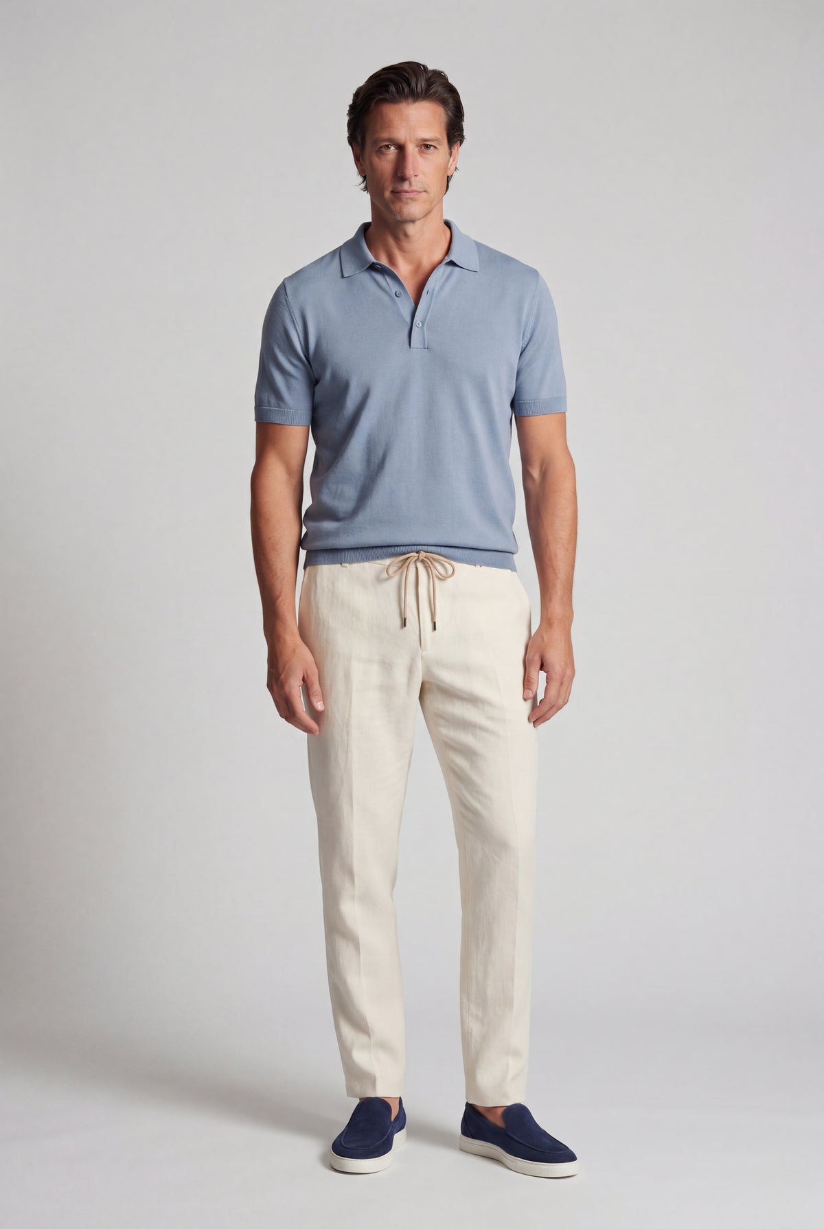 Completo estivo uomo - Polo a maglia, pantaloni in lino e mocassini in camoscio - Azzurro chiaro e crema bianco