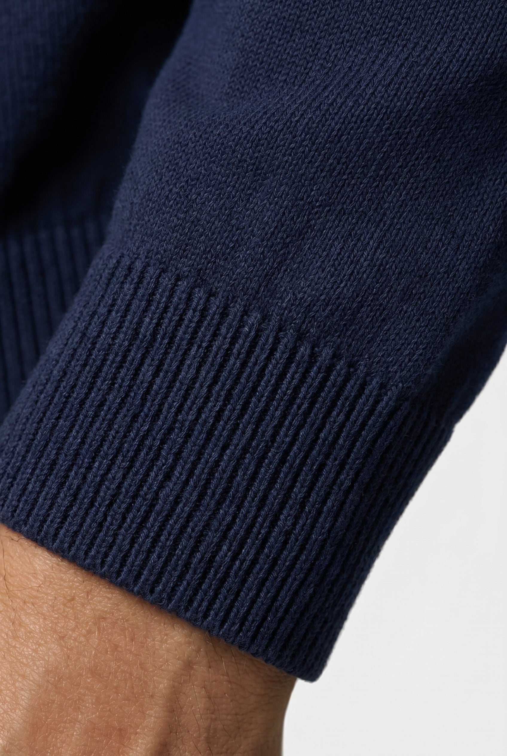 Mørkeblå sweatre makro - cuff detail