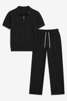 Conjunto de dos piezas para hombre con camisa estructurada con cremallera y pantalones.