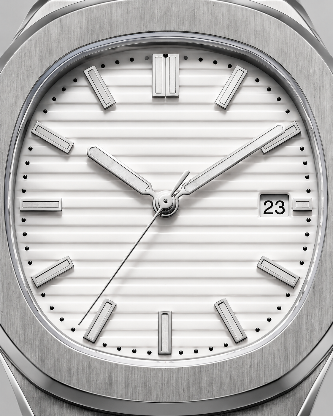 Herrenuhr aus Edelstahl – Cushion-Design mit weißem strukturiertem Zifferblatt und Datum – Valmont Wear